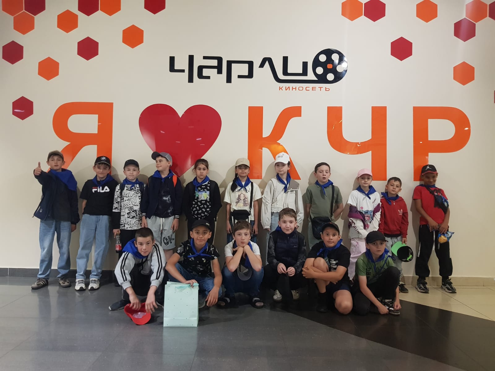 Посещение кинотеатра  «Чарли» Просмотр фильма &amp;quot;Снежный человек&amp;quot;.